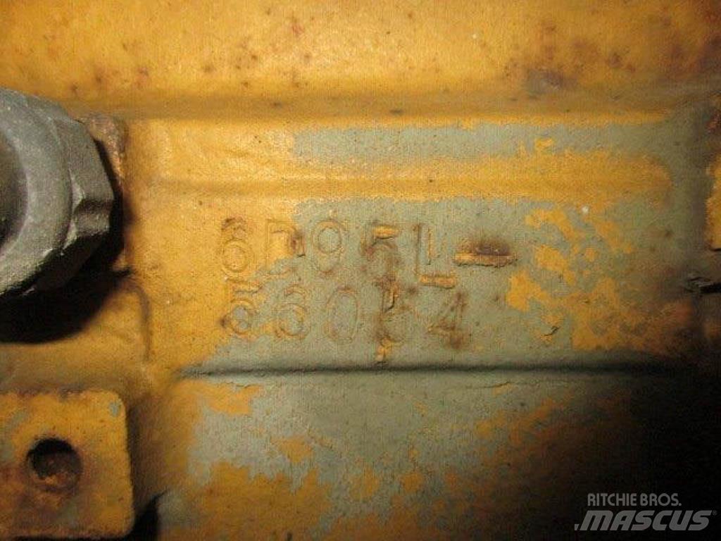 Komatsu WA100-1 Kolesové nakladače