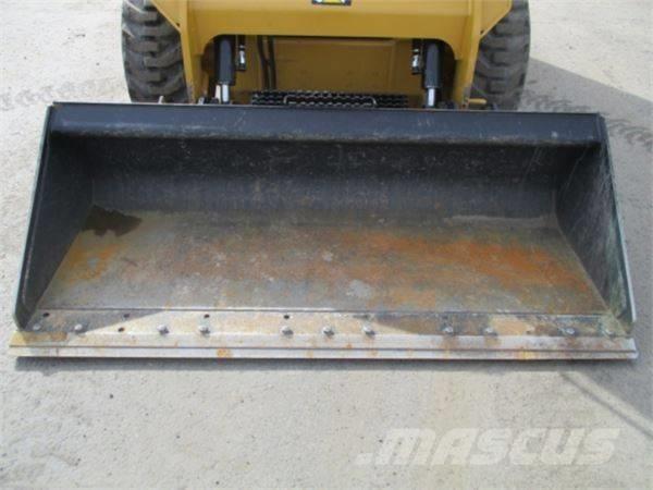 CAT 236 D Šmykom riadené nakladače