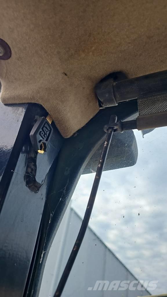 CAT 963 C Pásové nakladače