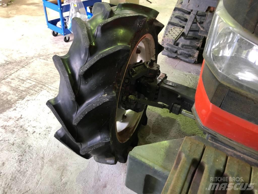 Kubota SMZ955 Traktory