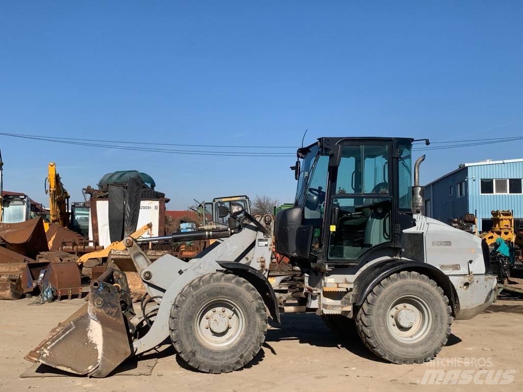 CAT 908H Kolesové nakladače