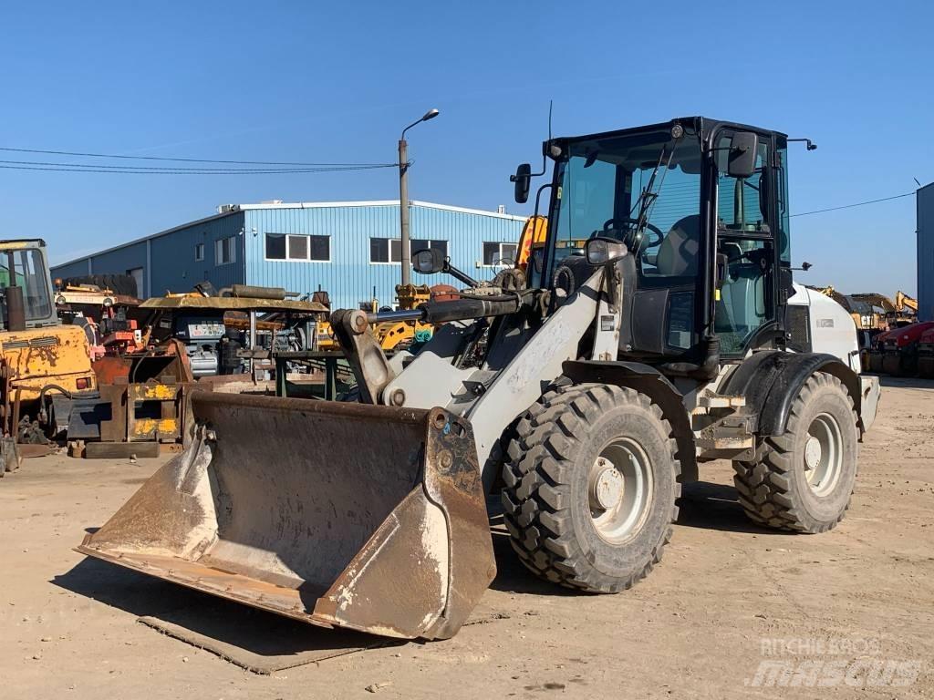 CAT 908H Kolesové nakladače