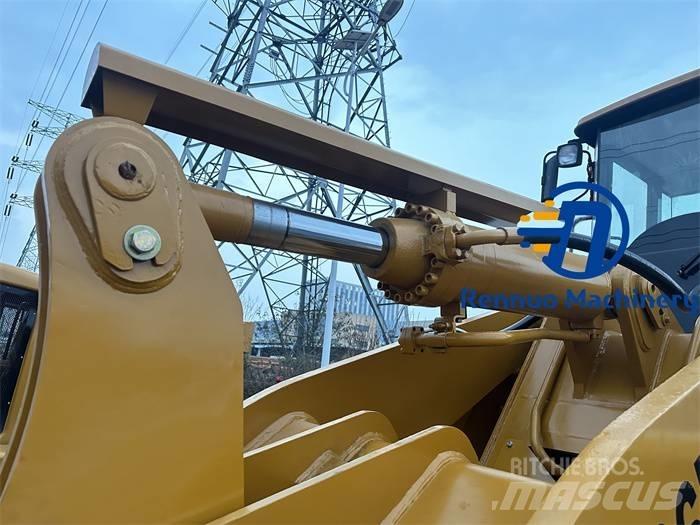 CAT 966H Kolesové nakladače