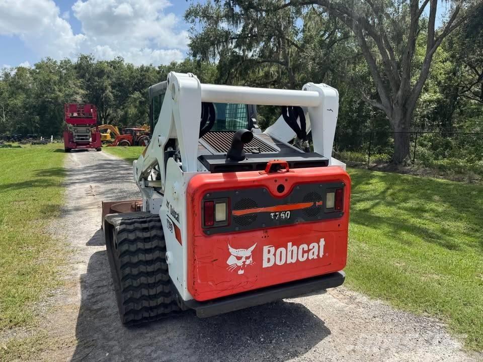 Bobcat T750 Šmykom riadené nakladače