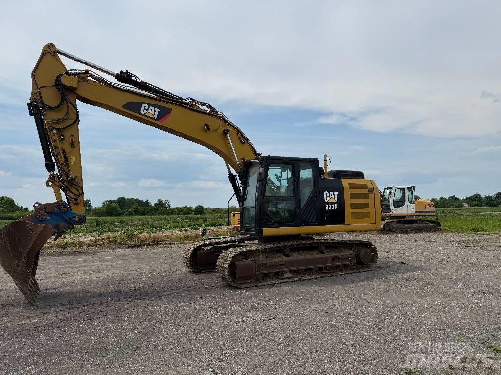 CAT 323 F L Pásové rýpadlá