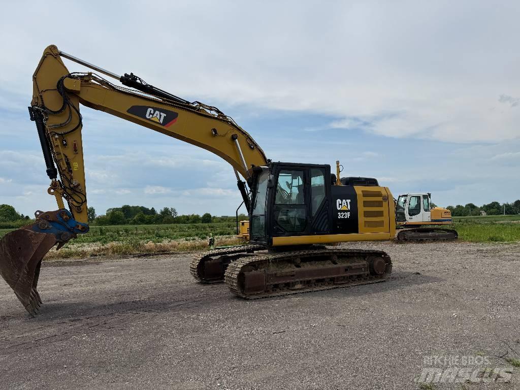 CAT 323 F L Pásové rýpadlá