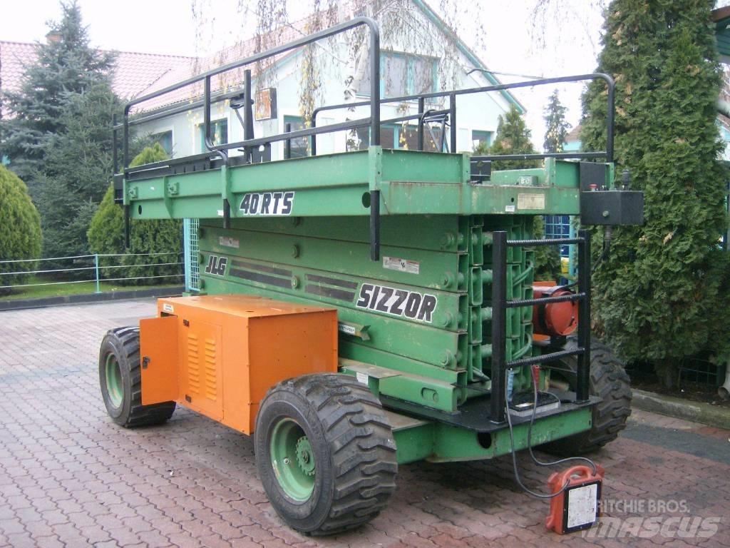 JLG 40RTS    V-1562 Vertikálne stĺpové výťahy