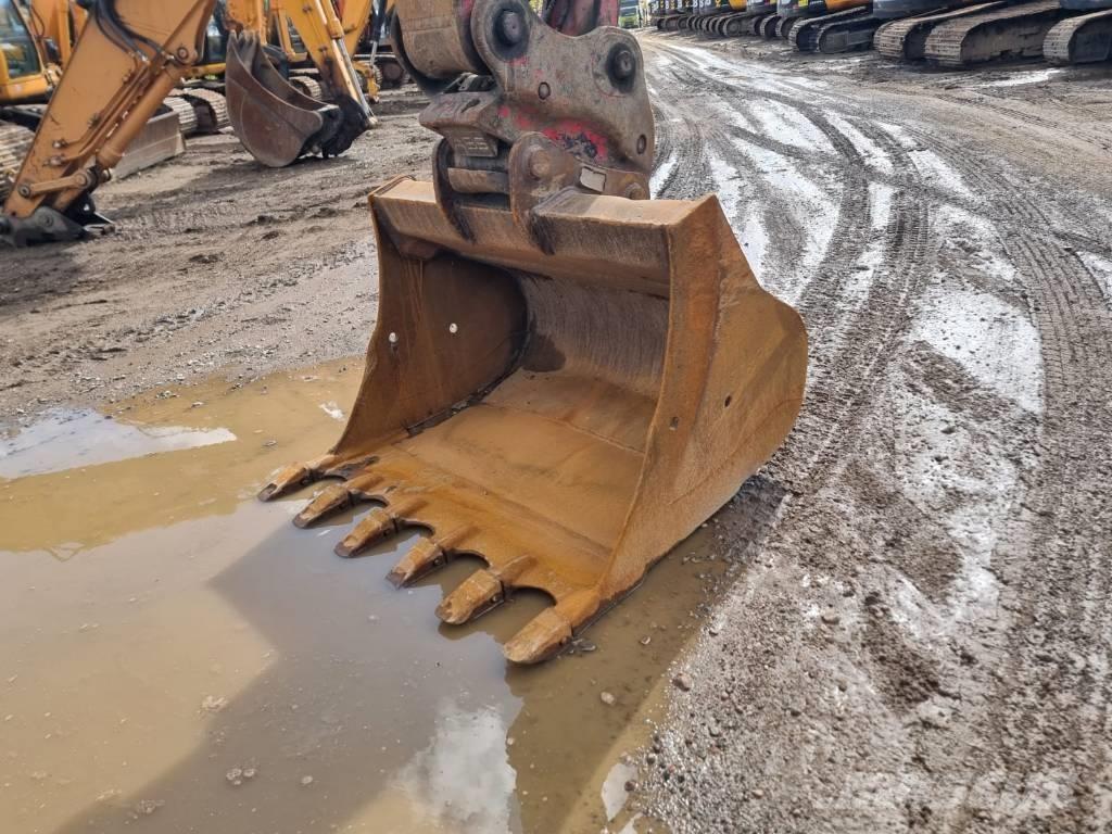 JCB JS220 LC T4 Pásové rýpadlá