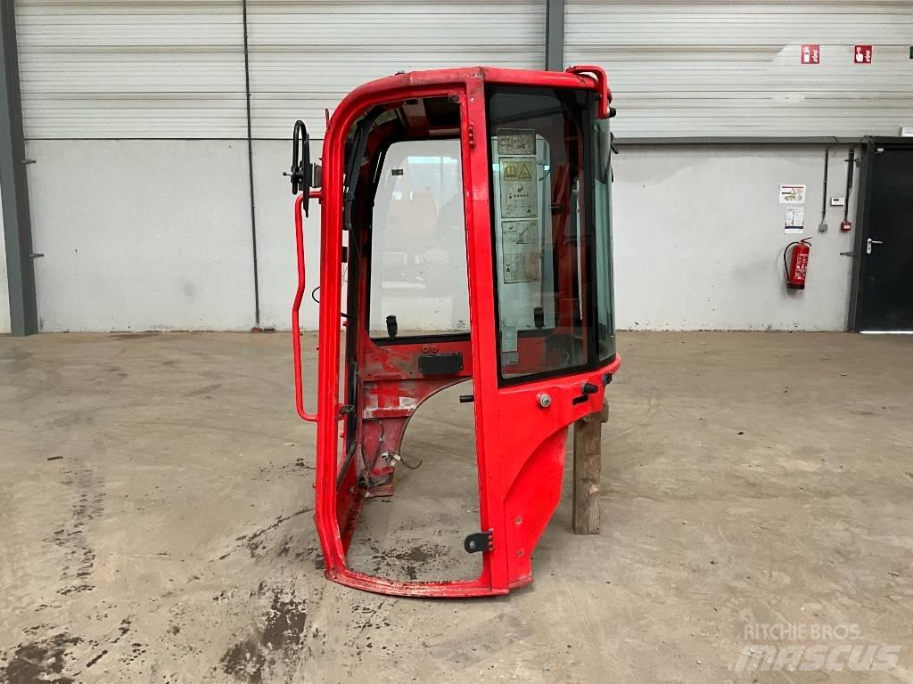 Yanmar Vio 25-6 Kabíny a interiér