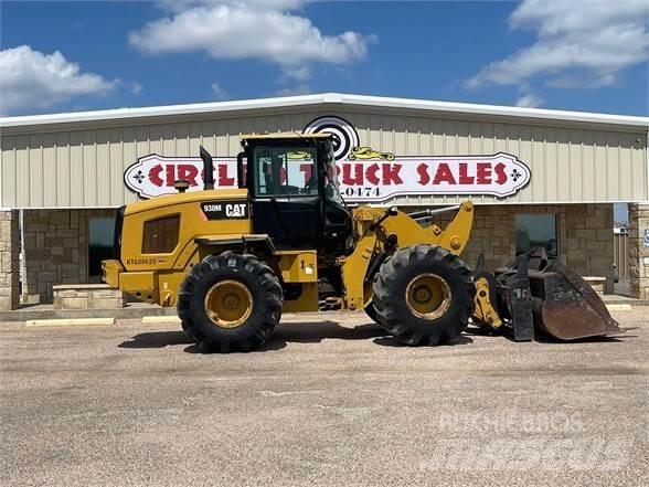 CAT 930M Kolesové nakladače