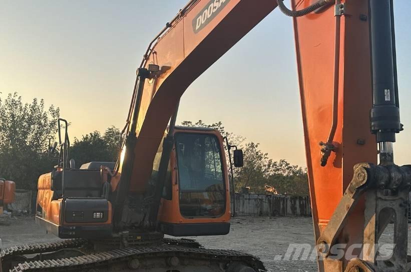 Doosan DX220 Pásové rýpadlá