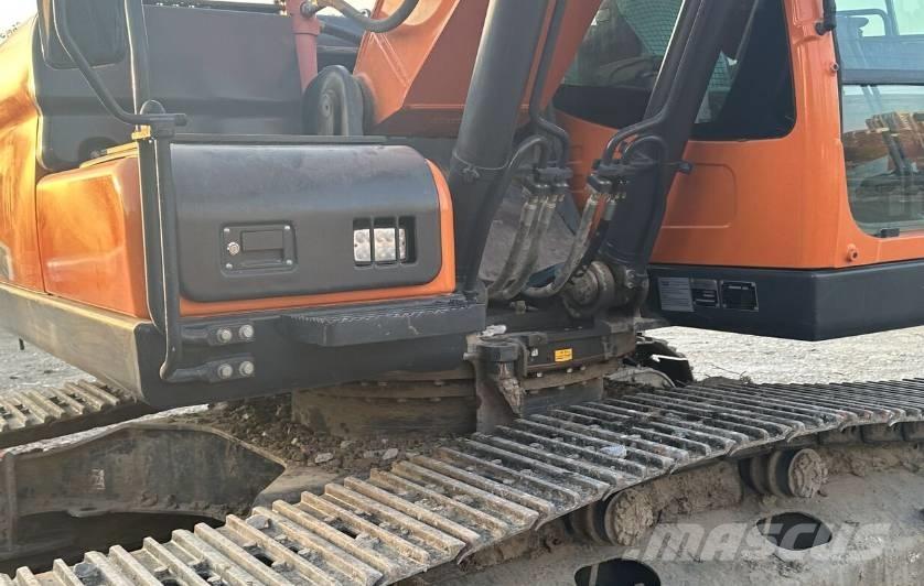 Doosan DX220 Pásové rýpadlá
