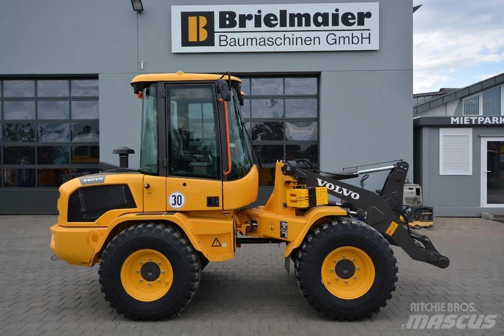 Volvo L30HS Kolesové nakladače