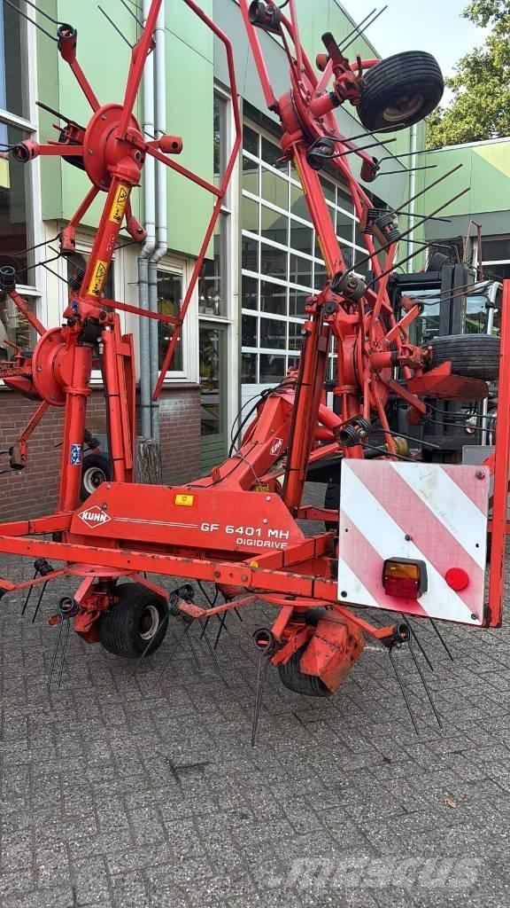 Kuhn GF 6401 M H Obracače a zhrabovače sena