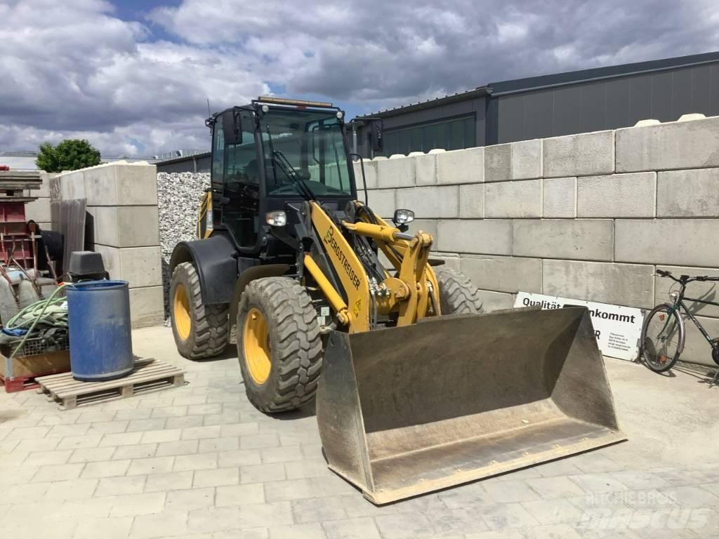 Komatsu WA100M-8 Kolesové nakladače
