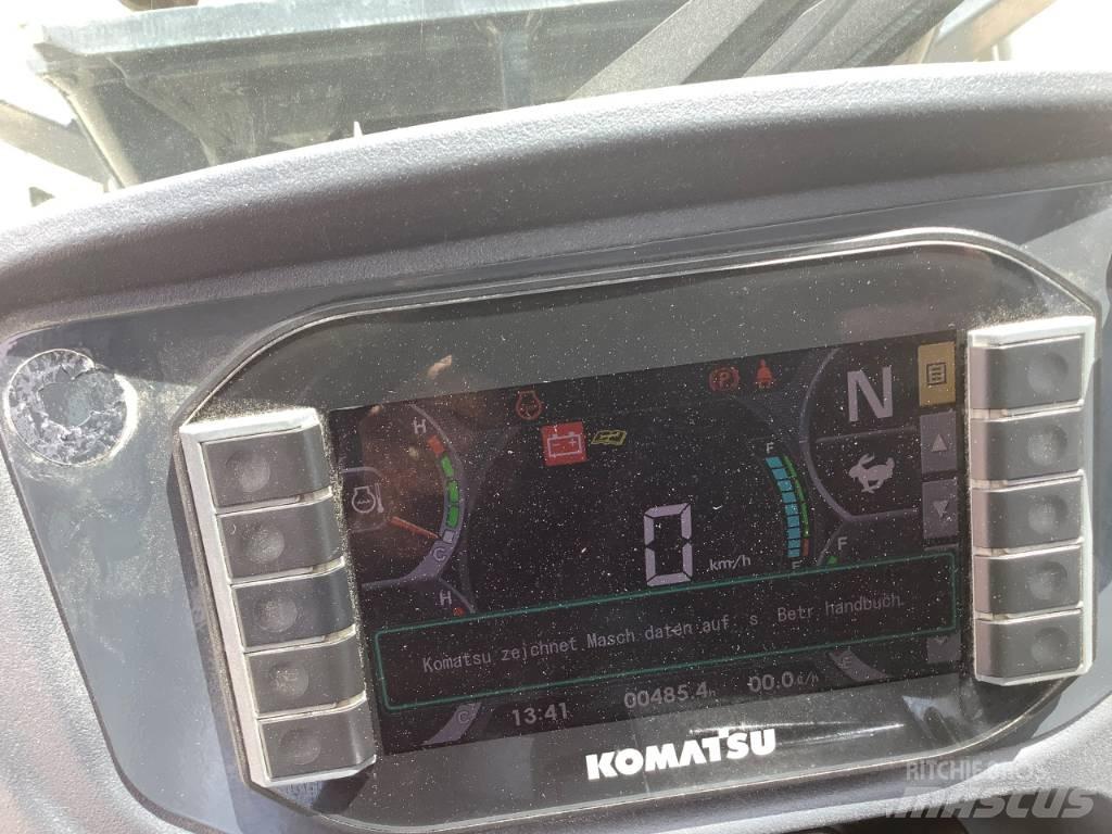 Komatsu WA100M-8 Kolesové nakladače