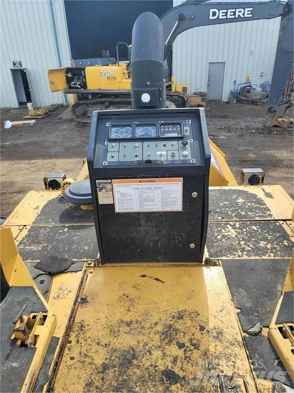 CAT AP-655C Finišéry