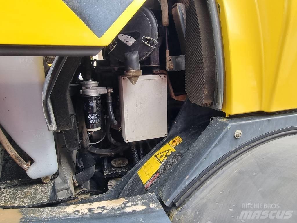 Komatsu WA 80-5 Kolesové nakladače