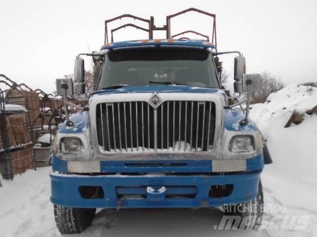 International 4600 Plošinové nákladné automobily/nákladné automobily so sklápacími bočnicami