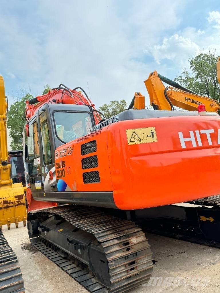 Hitachi ZX 200 Pásové rýpadlá