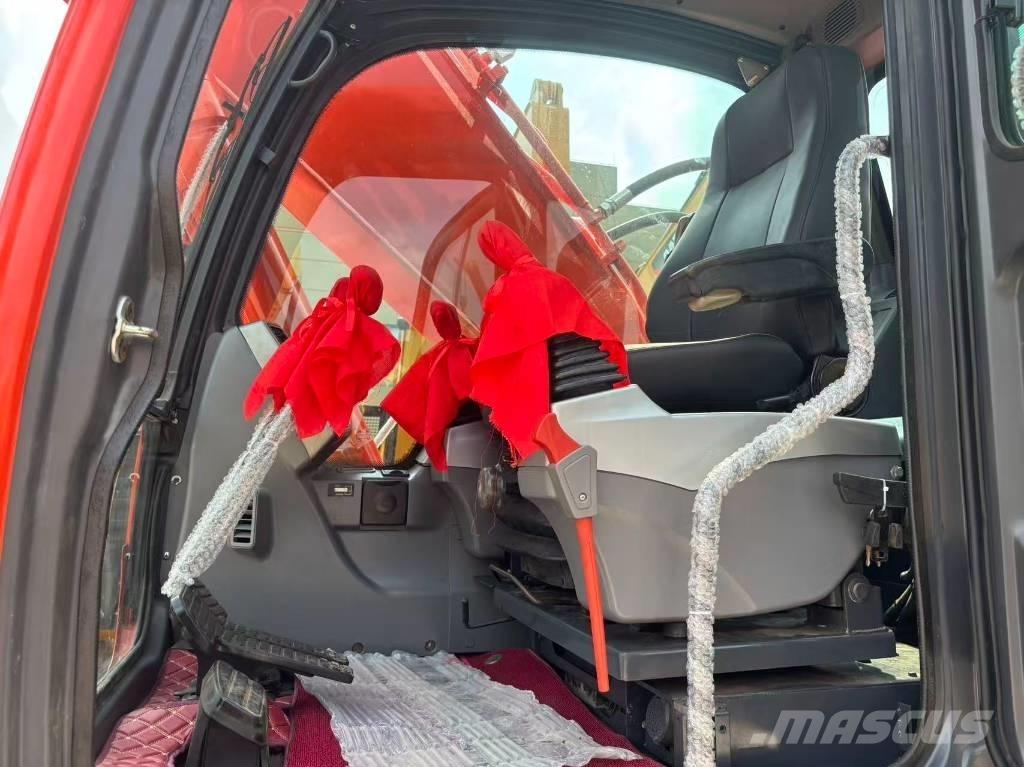 Doosan 225 LC Pásové rýpadlá