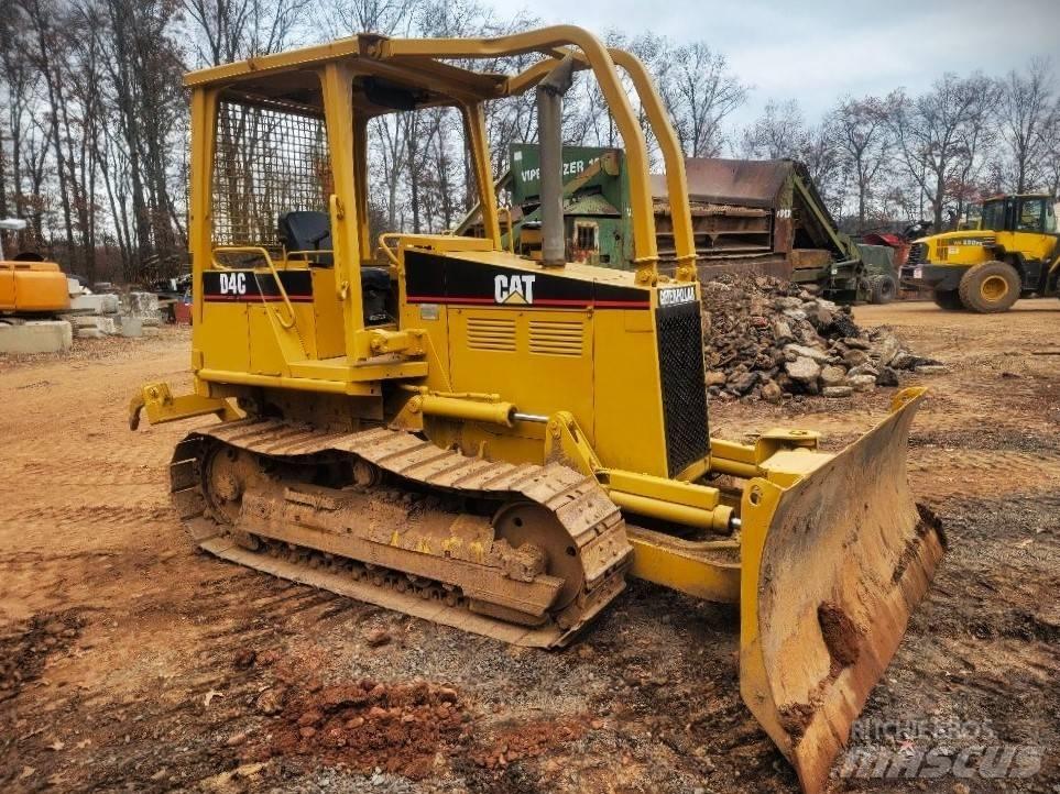 CAT D 4 C Pásové dozéry