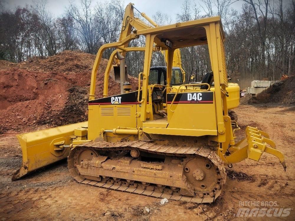 CAT D 4 C Pásové dozéry