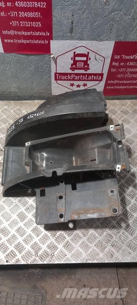 Scania 94 D.   1324600 Kabíny a interiér