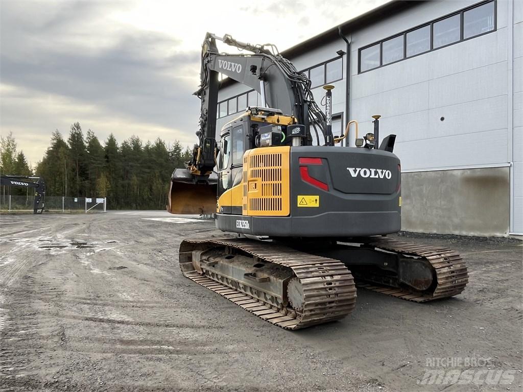 Volvo ECR 235 DL Pásové rýpadlá