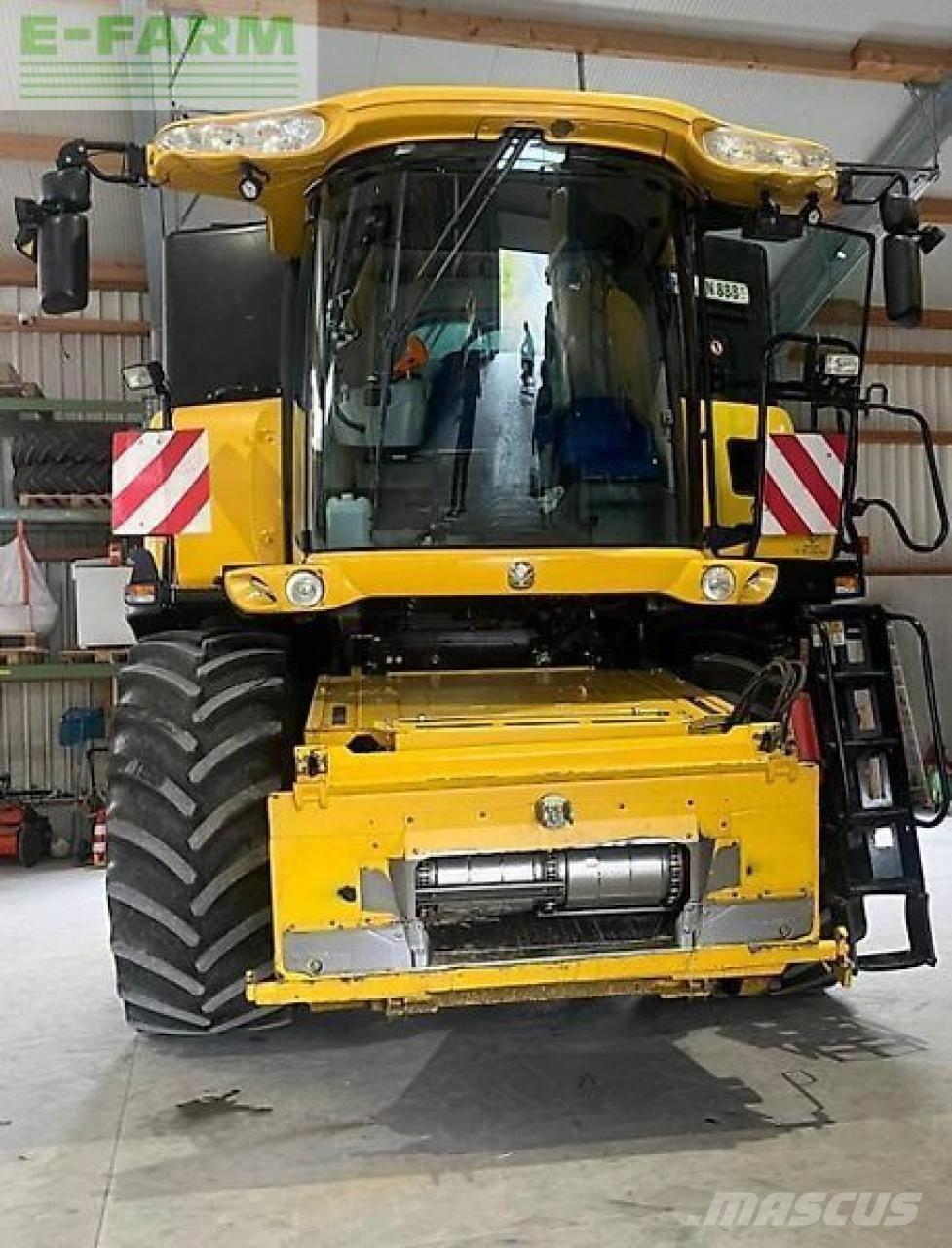 New Holland cr8080 Kombinované zberacie stroje