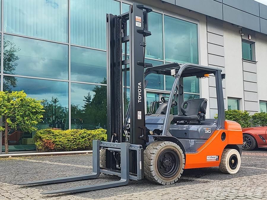 Toyota 02-8FDF30 Dieselové vozíky