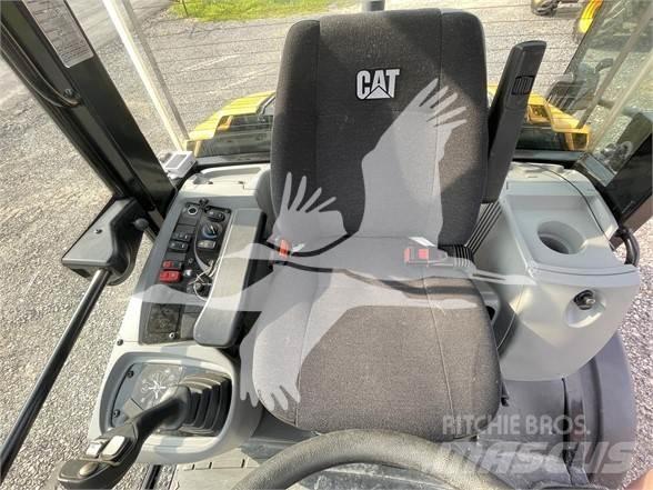 CAT 906M Kolesové nakladače