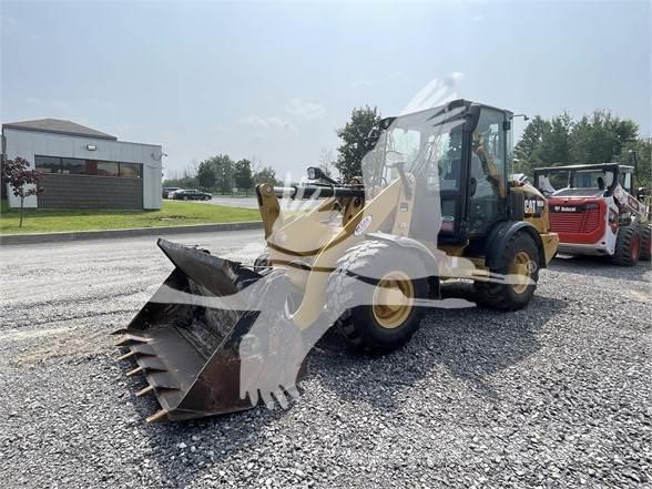 CAT 906M Kolesové nakladače