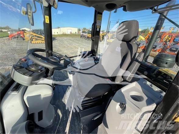 CAT 906M Kolesové nakladače