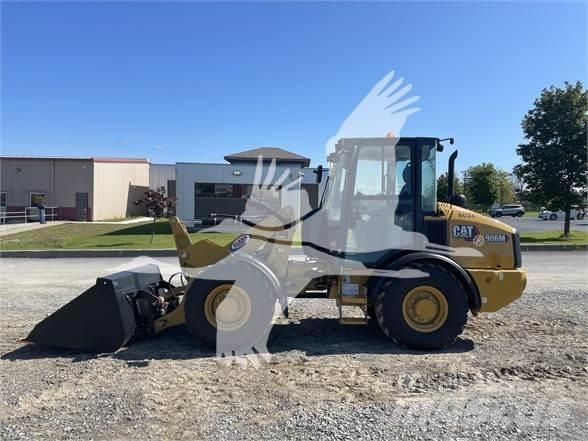 CAT 906M Kolesové nakladače