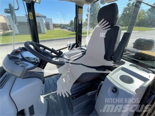 CAT 906M Kolesové nakladače
