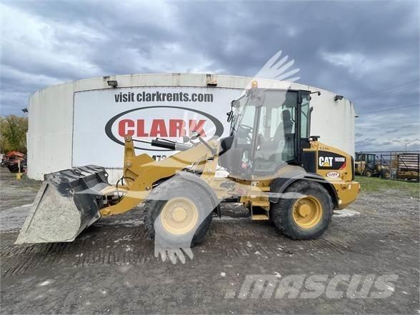 CAT 908M Kolesové nakladače