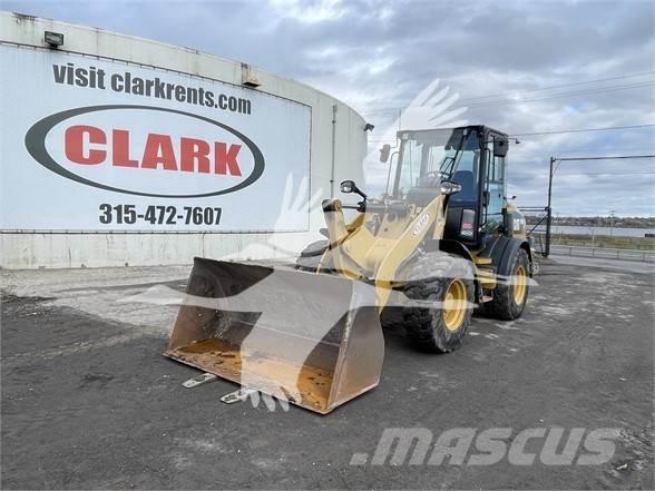 CAT 908M Kolesové nakladače