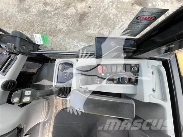 CAT 908M Kolesové nakladače