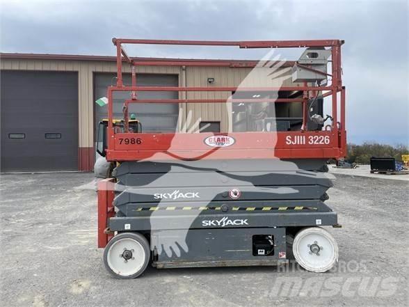 SkyJack SJ3226 Nožnicové zdvíhacie plošiny