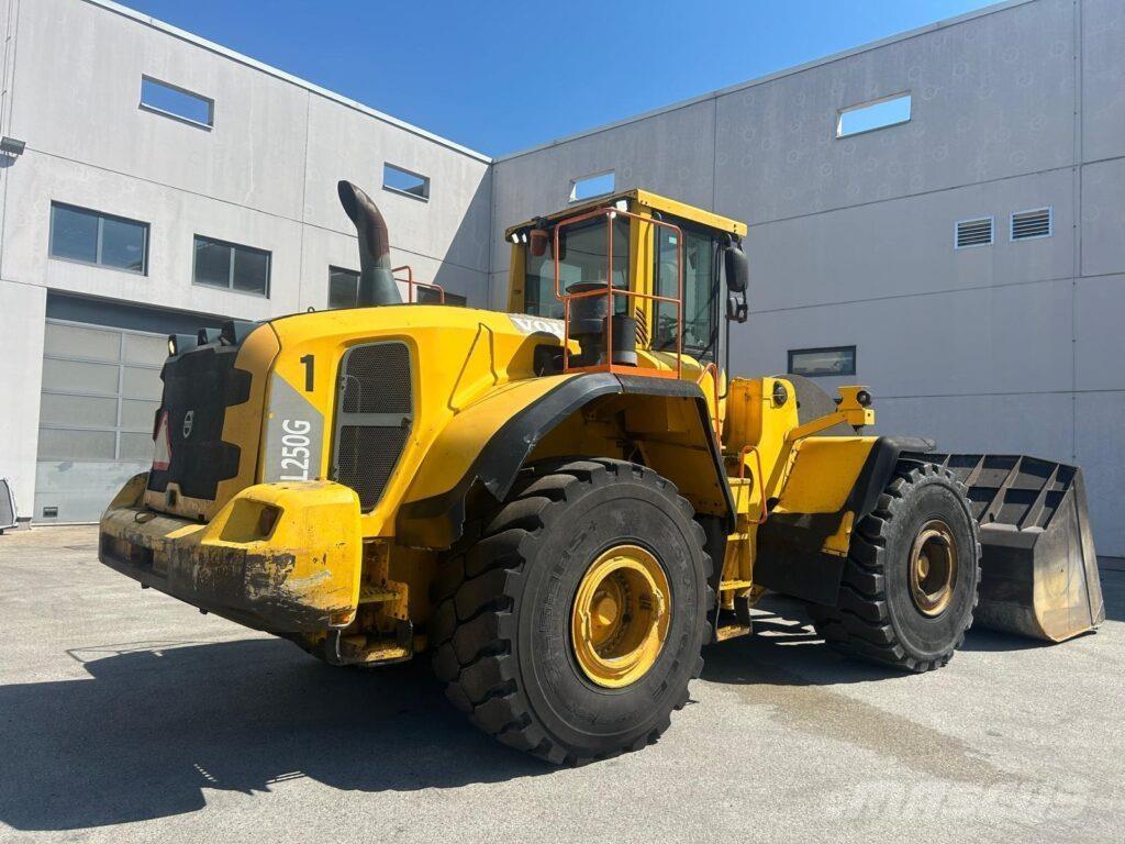 Volvo L250G Kolesové nakladače