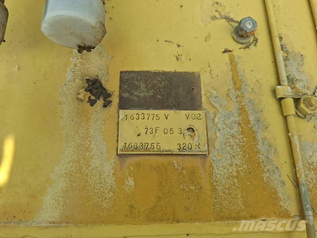 CAT 320 C L Pásové rýpadlá