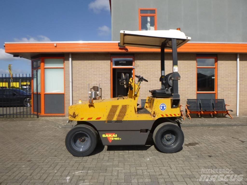 Sakai TS160-2 Pneumatikové valce