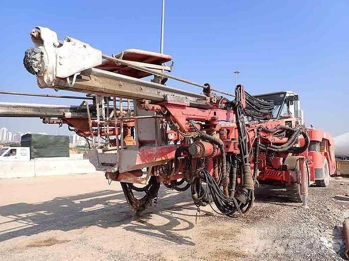 Sandvik DT821 C Povrchové vrtné súpravy