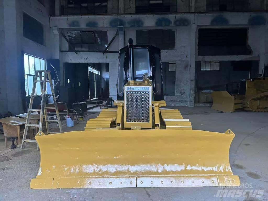 CAT D 4 C Pásové dozéry