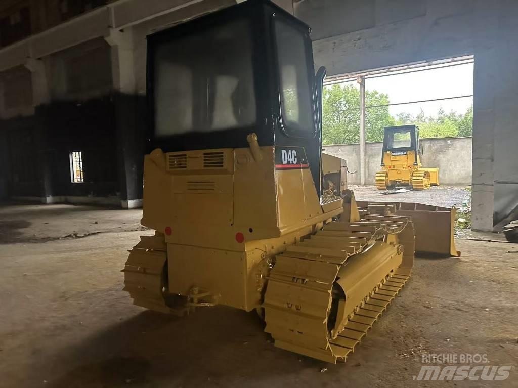 CAT D 4 C Pásové dozéry