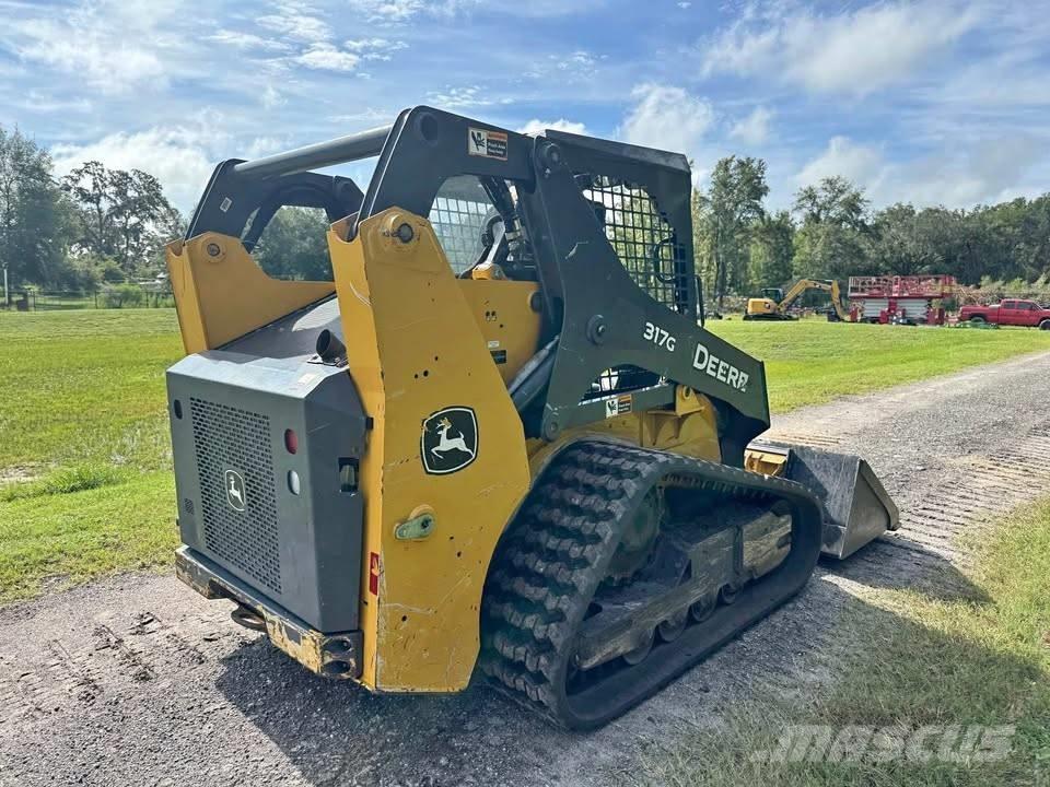 John Deere 317G Šmykom riadené nakladače
