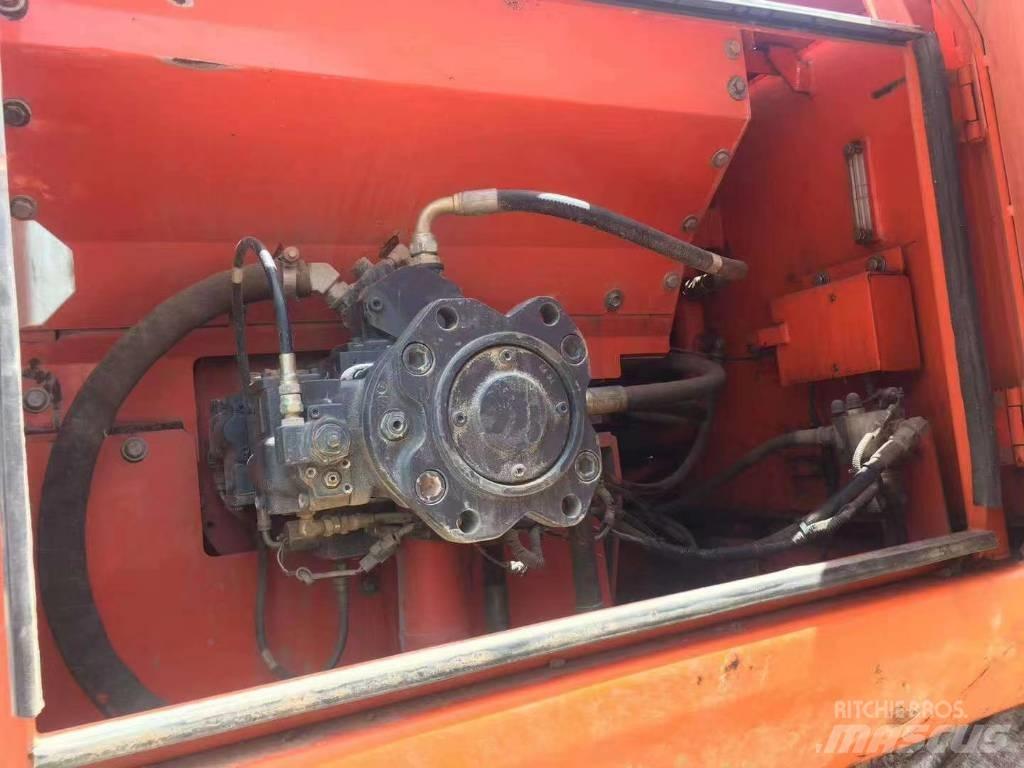 Hitachi ZX 210 Pásové rýpadlá