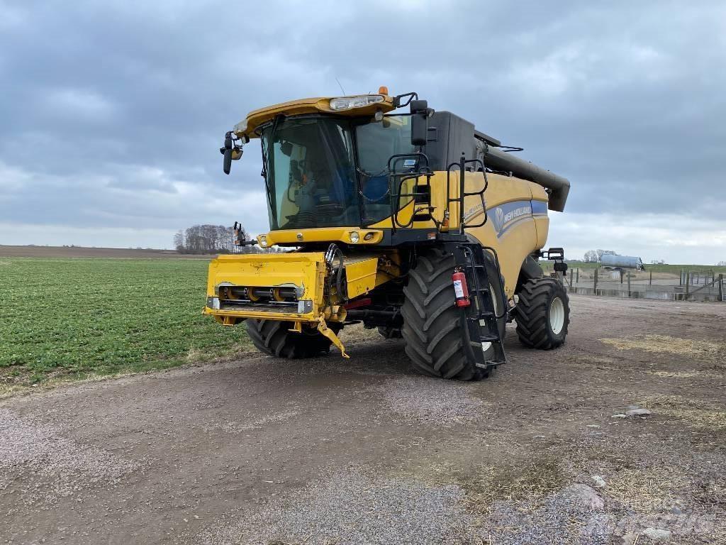 New Holland CX 8090 Kombinované zberacie stroje