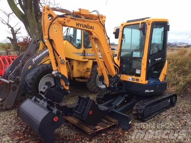 Hyundai R25 AK Mini rýpadlá < 7t